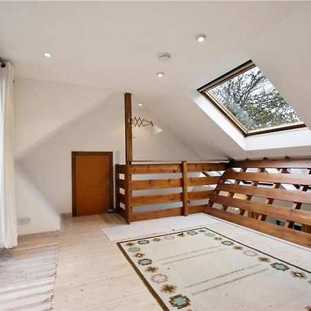 Вилла Unique, Perfectly Located Town Centre House Леруик Экстерьер фото