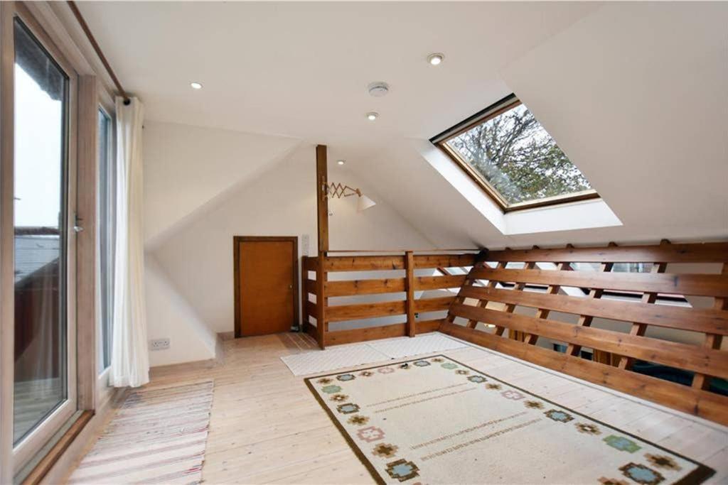 Вилла Unique, Perfectly Located Town Centre House Леруик Экстерьер фото